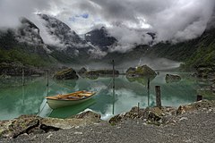 Birinci yer: A view of the lake Bondhus in Norway. In the background a view of the Bondhus Glacier as a part of the Folgefonna Glacier. (POTD) Heinrich Pniok (Alchemist-hp / pse-mendelejew.de)