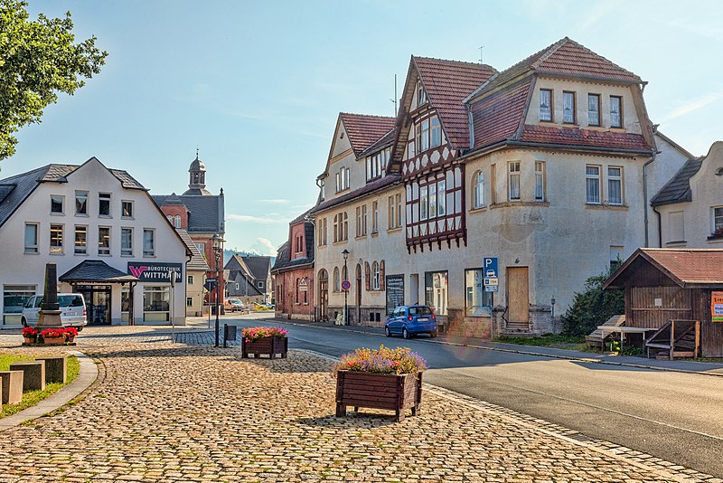 File:Oberlinder Marktplatz.jpg