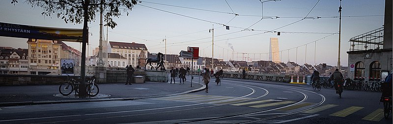 File:Schifflände Bridge.jpg