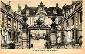 Lisieux hotel de ville.jpg