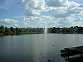 Polski: Fontanna na Jezioraku. English: Fountain on Jeziorak Lake.