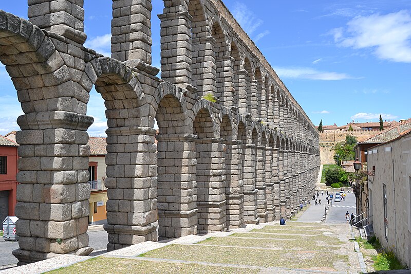 File:Acueducto de Segovia (27179429861).jpg