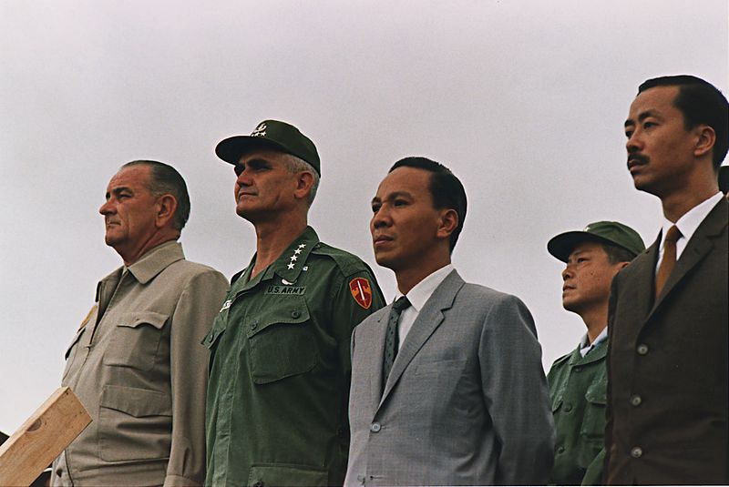 File:VietnamkriegPersonen1966.jpg