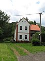 Čeština: Vysoký dům v Kletečné. Okres Litoměřice, Česká republika. English: High house in Kletečná village, Litoměřice District, Czech Republic.