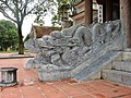 Rồng đá trước thềm Ngũ Long Môn A stone dragon in the front of Ngũ Long Môn.