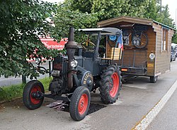 Landz-Bulldog aménagé en "camping-car" des supporters Allemands à l'UEFA 2016.