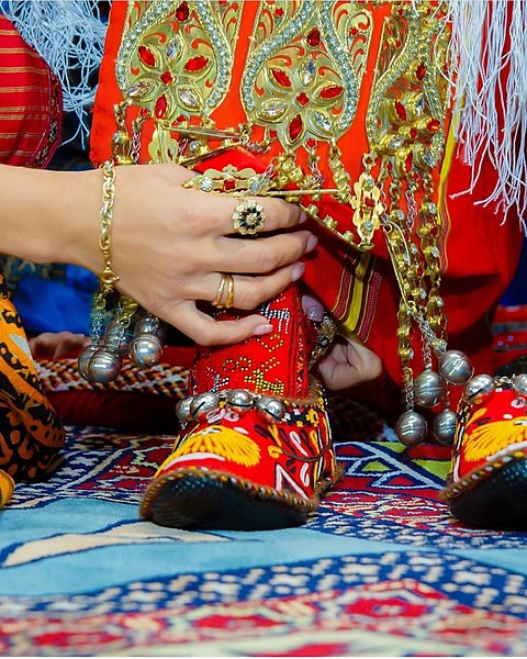 File:Turkmen bride's shoes wearing ceremony.jpg