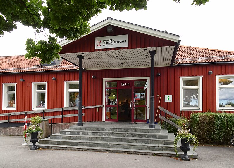 File:Sveriges Järnvägsmuseum Entré, 2016b.jpg