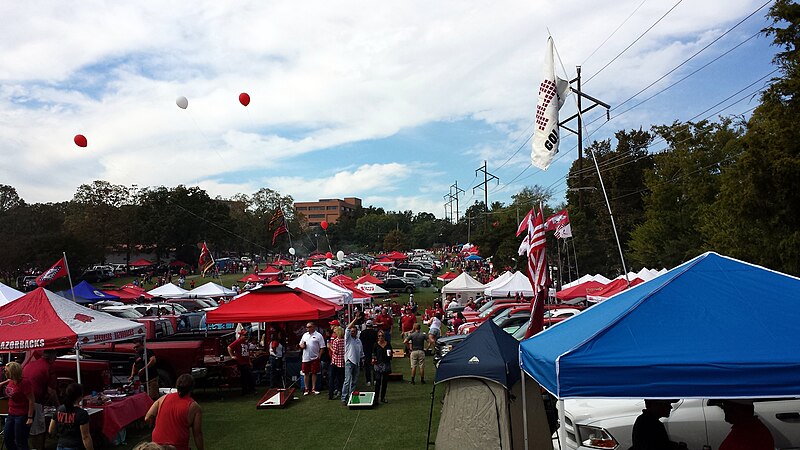 File:War Memorial Tailgating 003.jpg