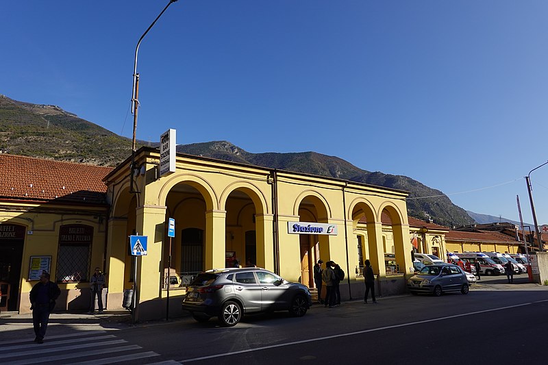 File:Susa - stazione ferroviaria.jpg