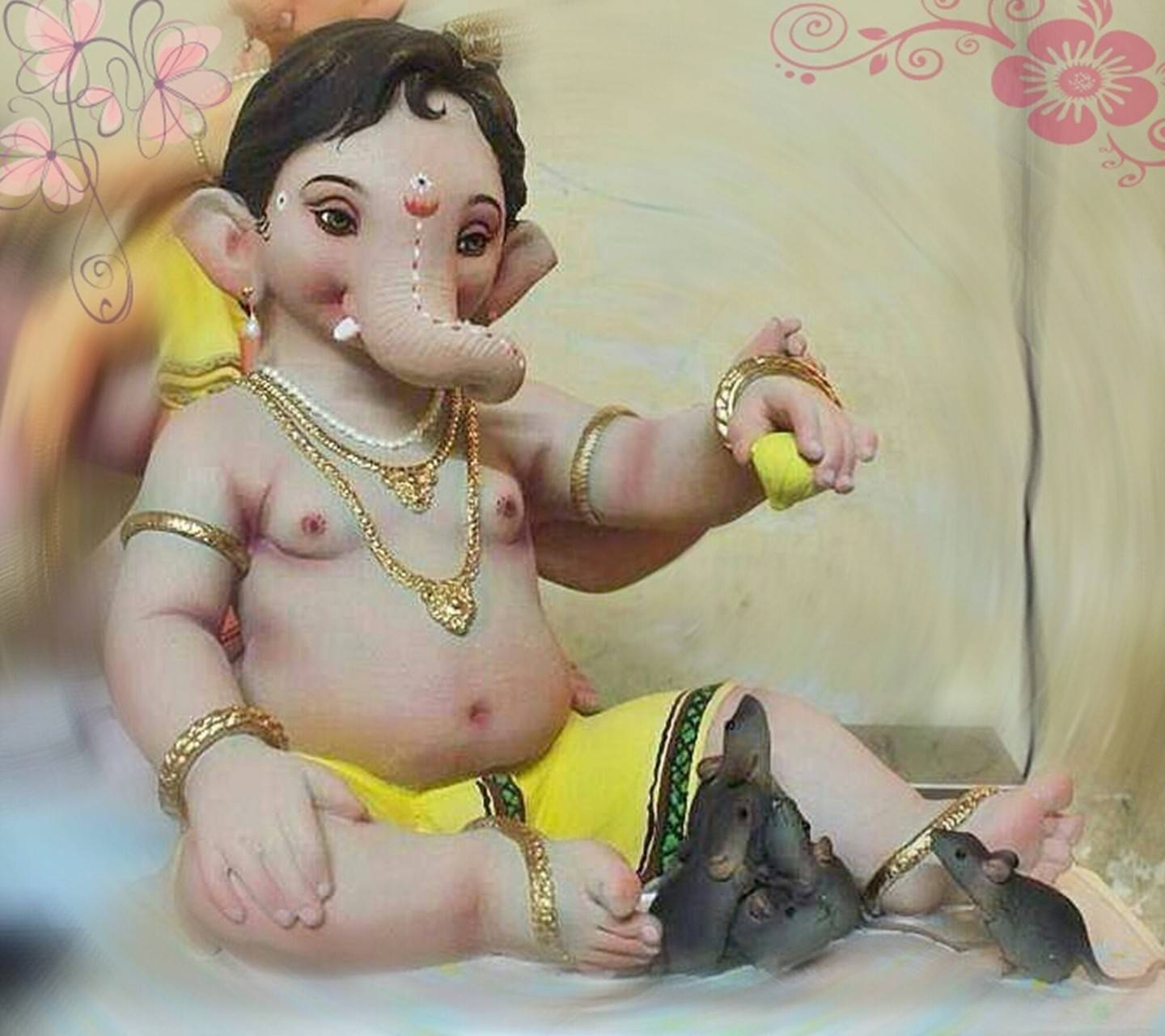 Bal Ganesh fodrer mus med sin trunk. Wallpaper