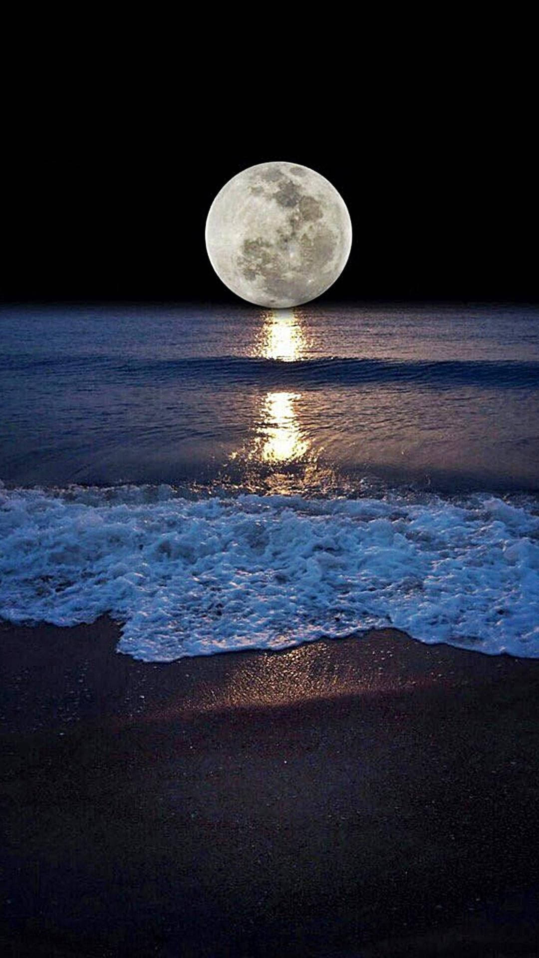 Beautiful Moon In The Sea Wallpaper