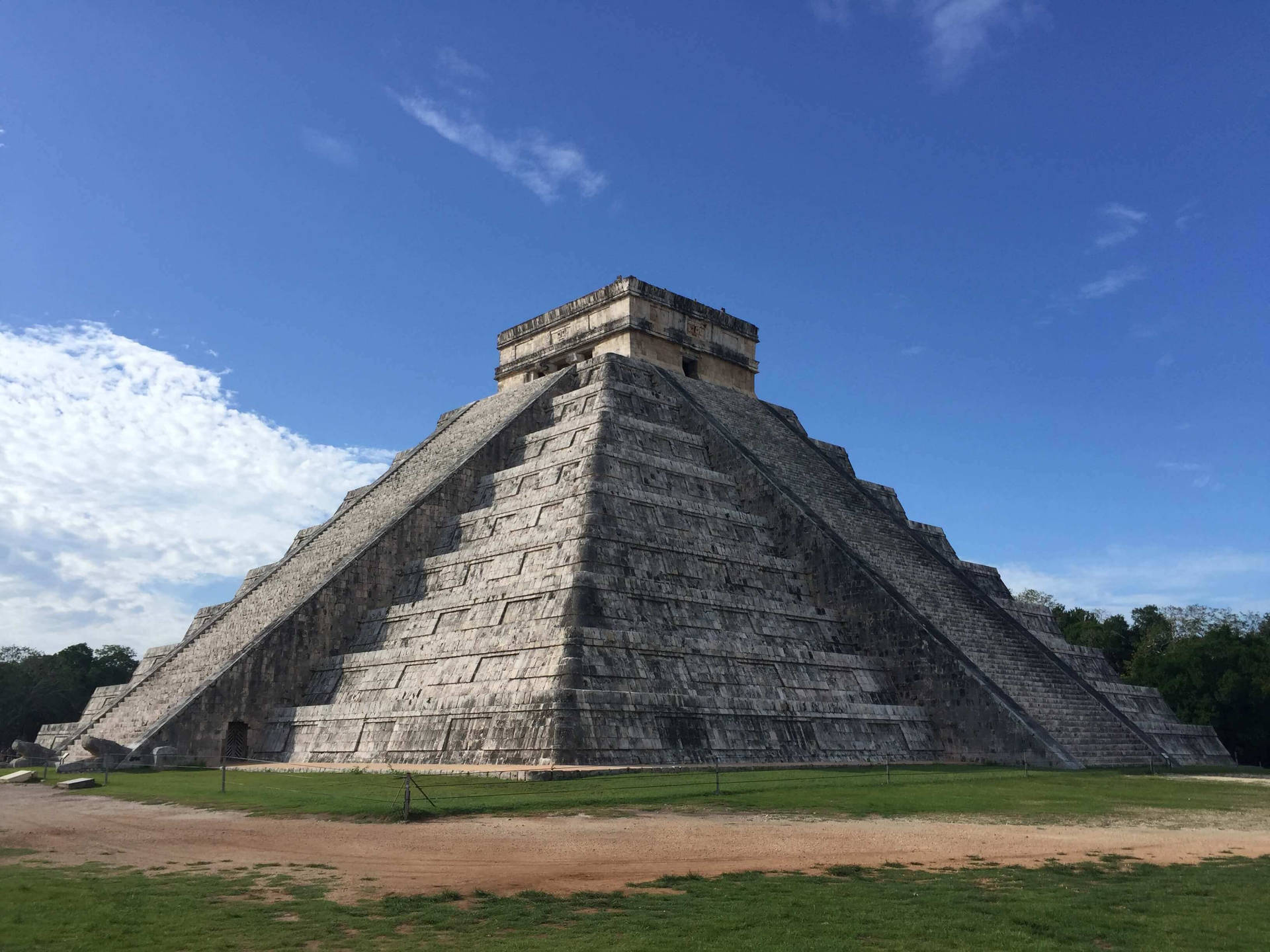 Klar Himmel Chichen Itza tapet Wallpaper