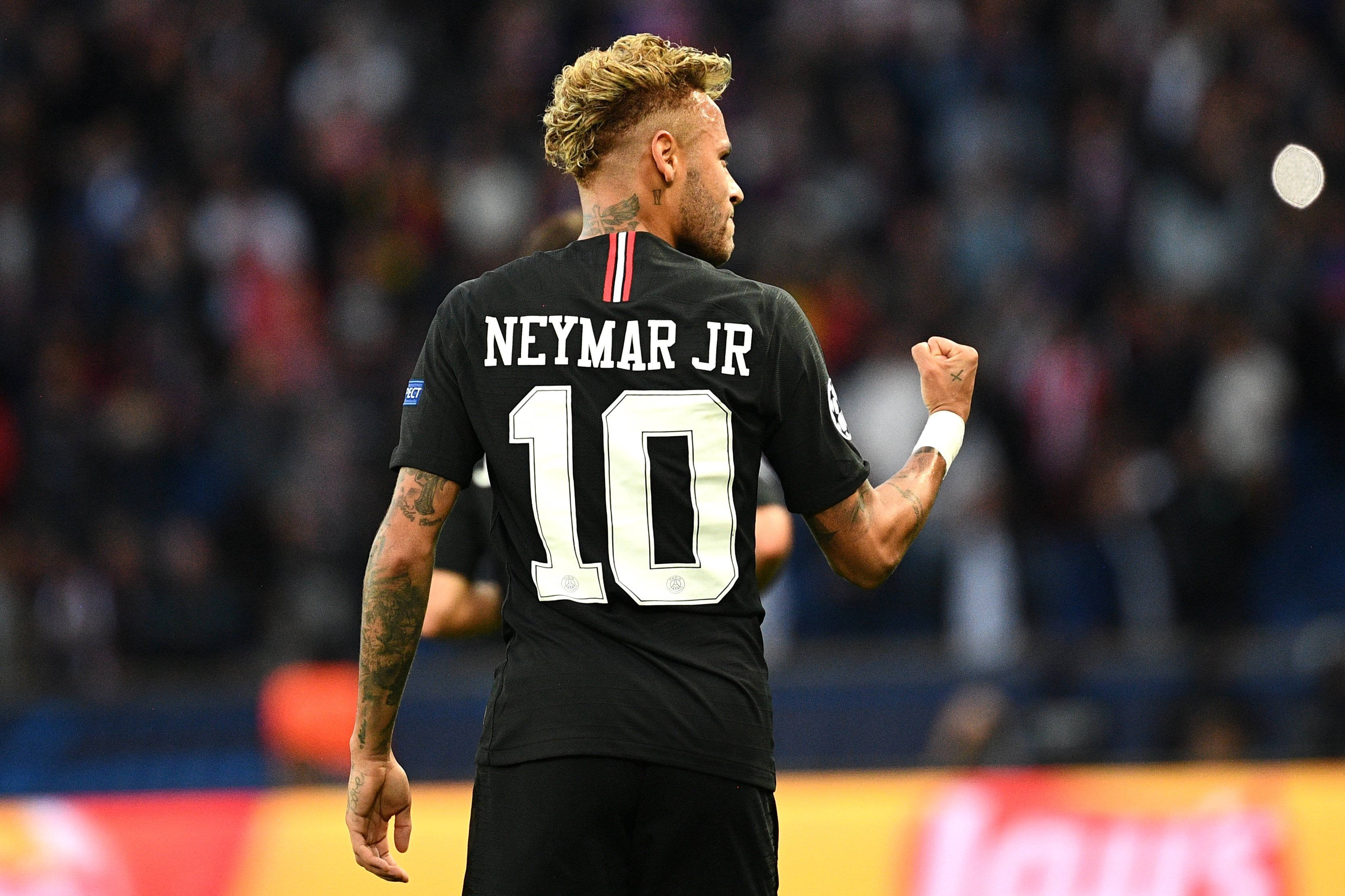 Sjov Neymar Jr Krykkede Næve Wallpaper Wallpaper