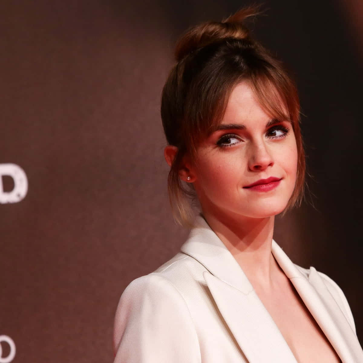 Emmawatson Visar Upp Sin Skönhet Och Grace.