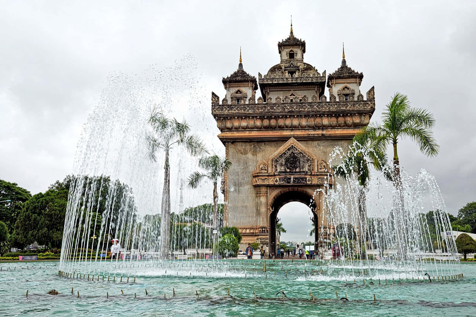 Fountain At Patuxai War Monument Wallpaper