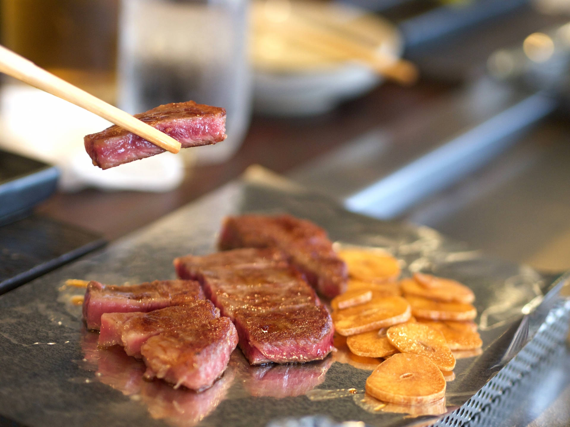 Grilled Kobe Beef And Garlic Wallpaper