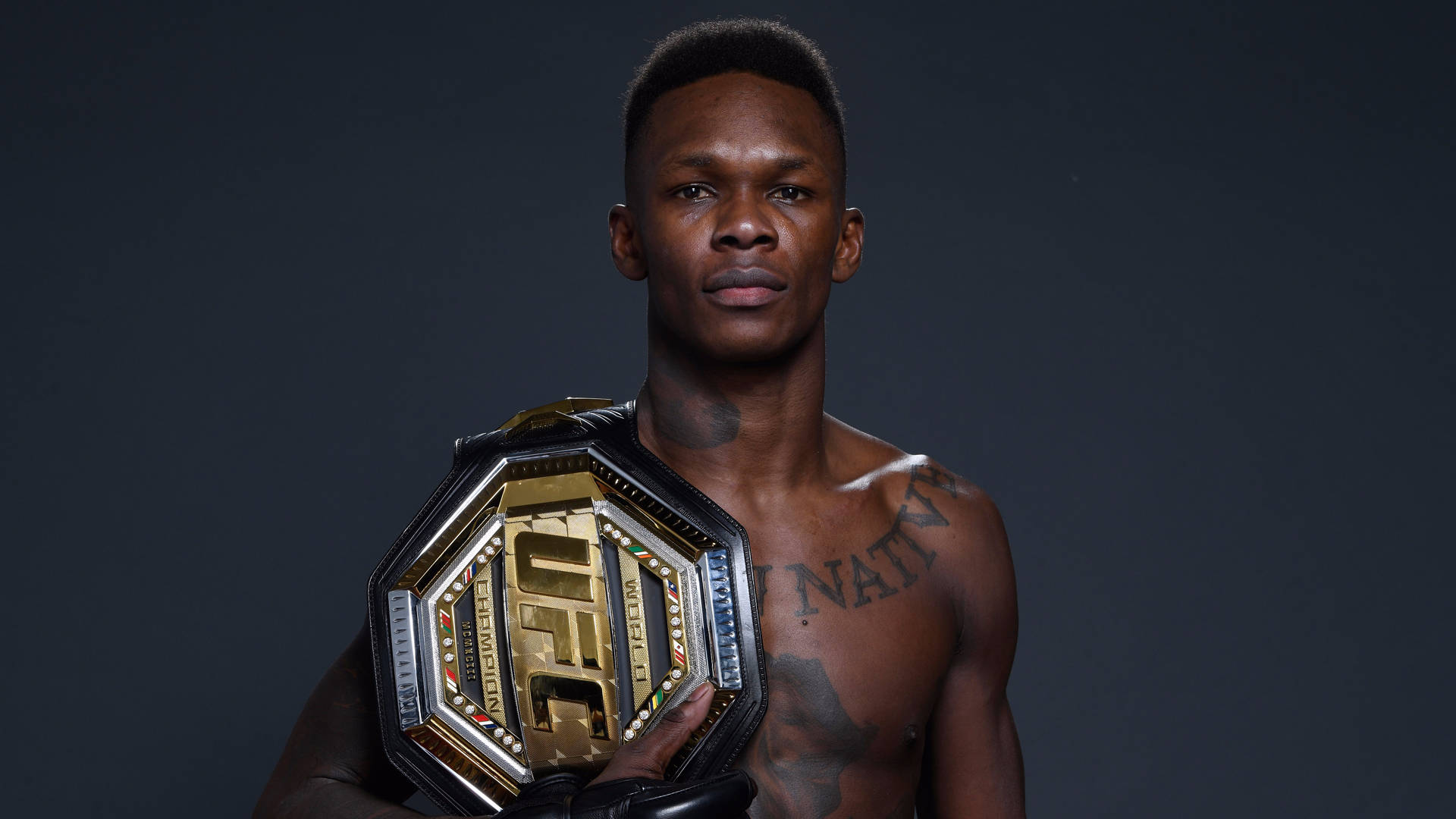 Israel Adesanya Med UFC Belte Tapet Wallpaper