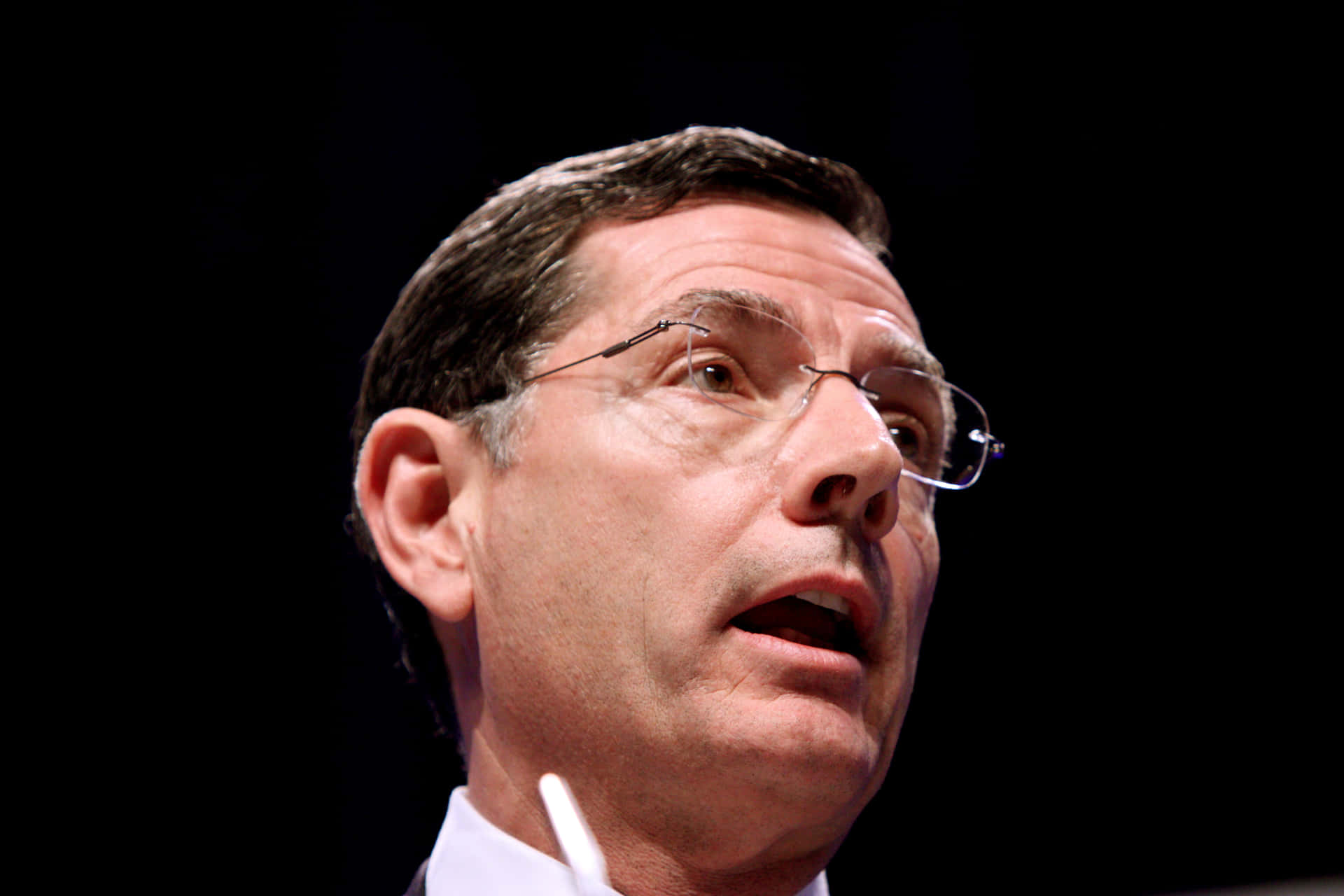 Johnbarrasso Con Fondo Negro Fondo de pantalla