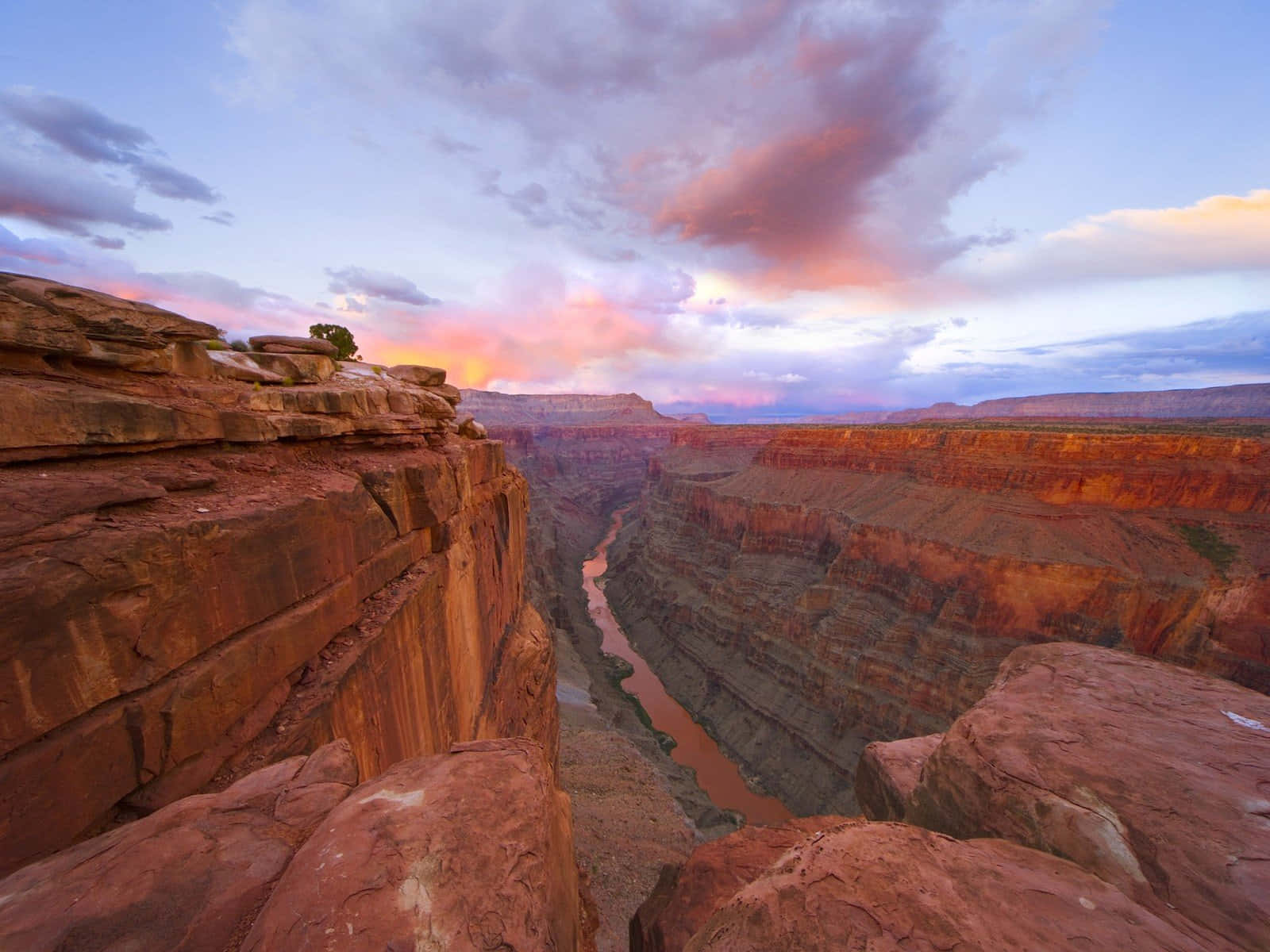 Majestic Beauty Of The Grand Canyon Wallpaper