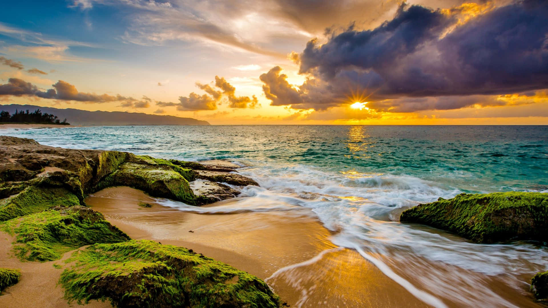 Genießensie Einen Entspannten Abend Am Strand Des Ozeans. Wallpaper