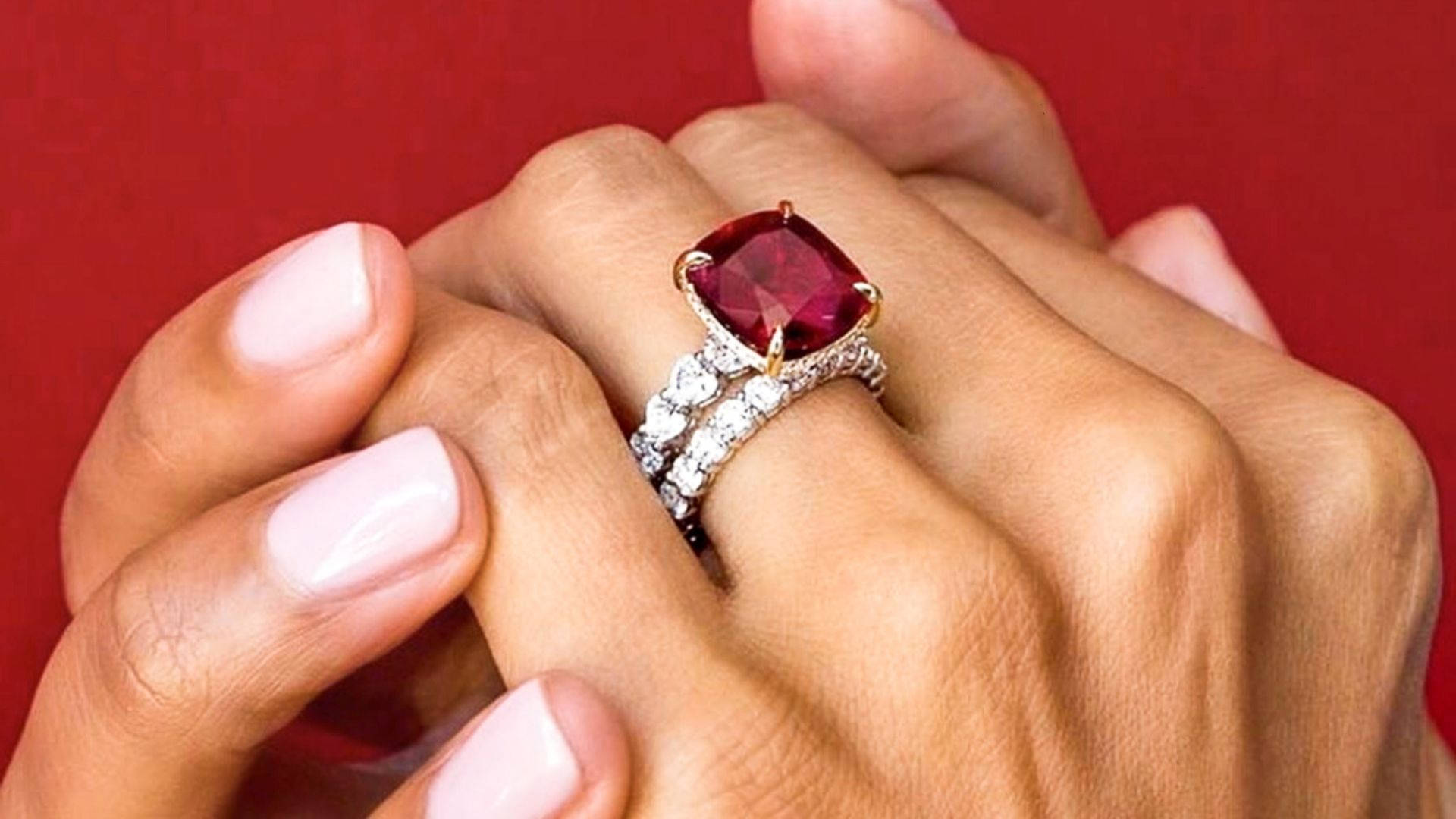 Radiant Cut af Ruby Ring som tapet til computer eller mobil. Wallpaper