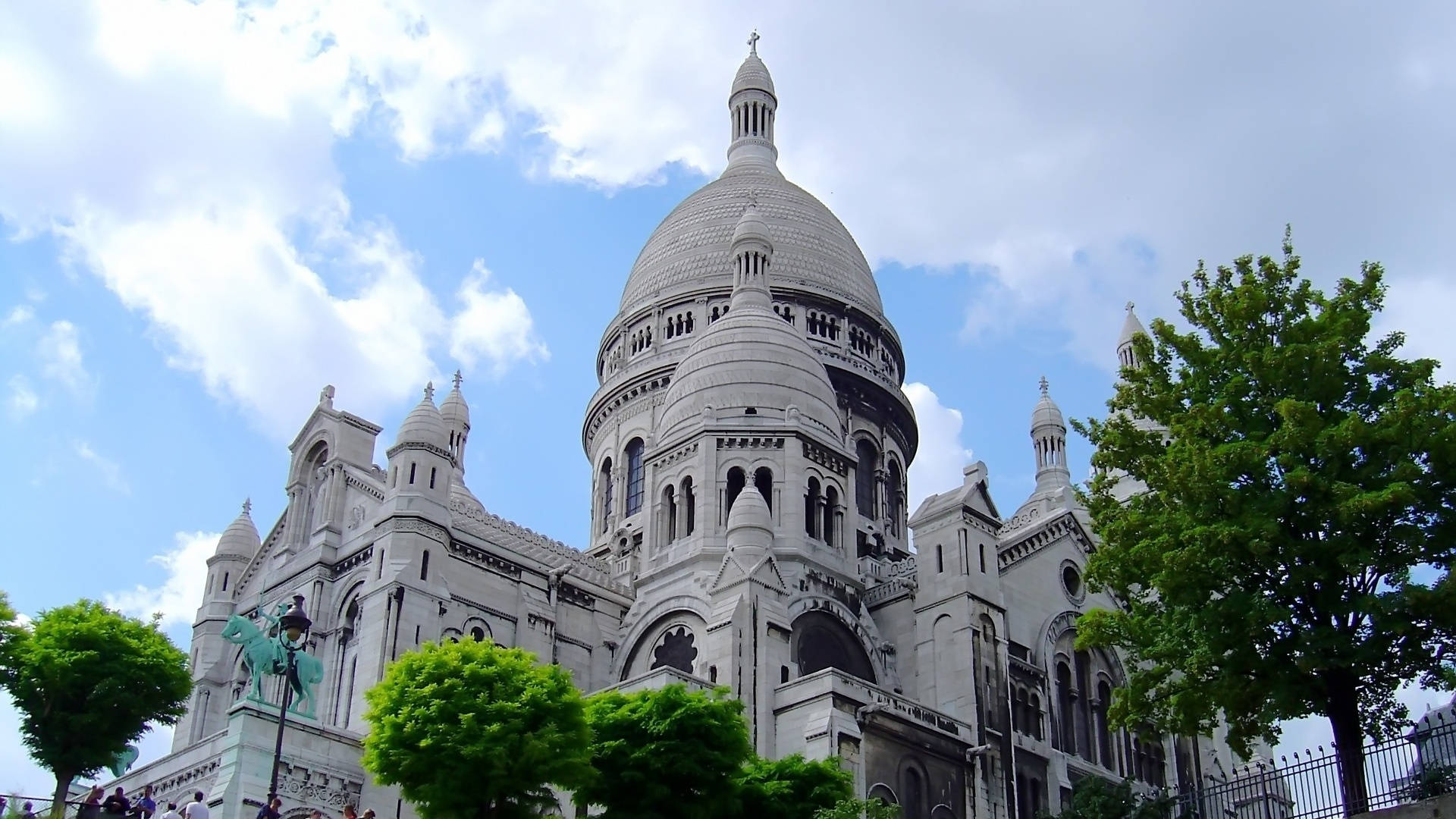 Sacrecoeur-basilikan På Dagen. Wallpaper