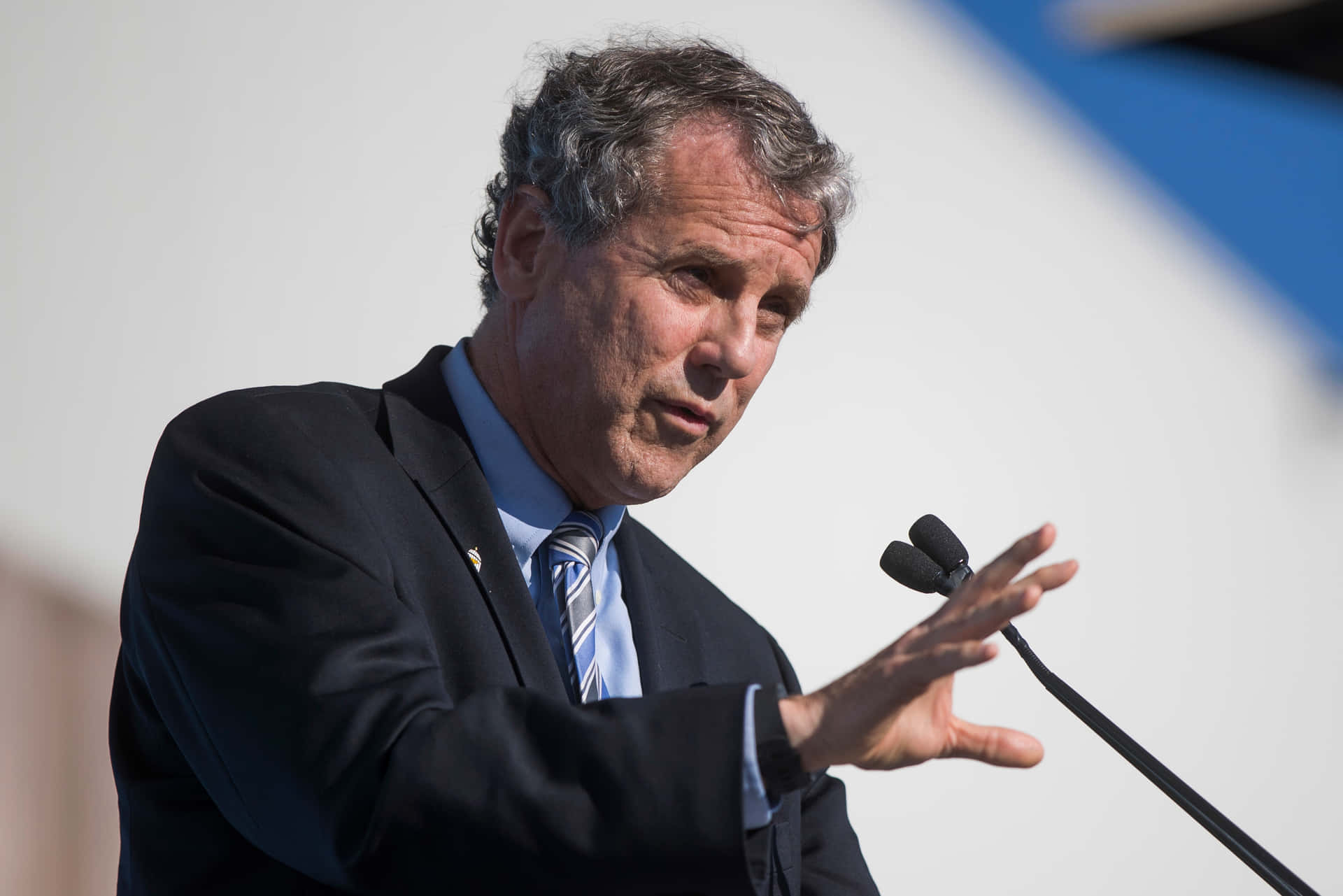 Sherrodbrown Parla Al Raduno Sfondo