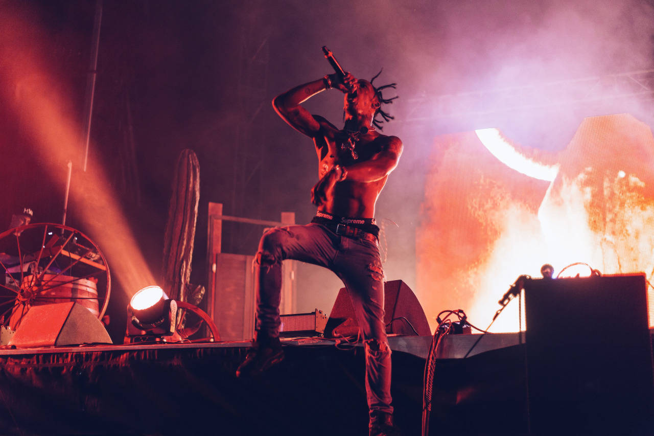 Travisscott Se Apresentando No Ultra Music Festival. Papel de Parede