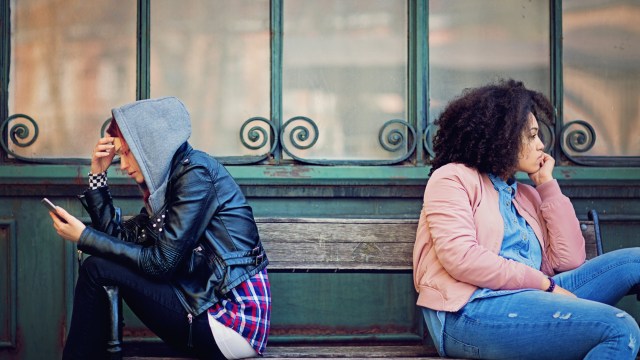 Article thumbnail: Girlfriends in conflict are sitting on the bench and sulking each other