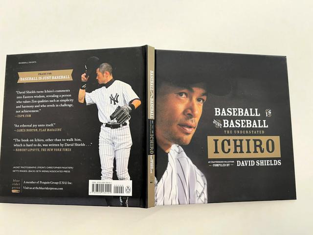 2001年に出版、12年に改訂版が出版された「Baseball is Baseball The Understated Ichiro」（米出版社ペンギン・ランダムハウスのブルー・ライダー・プレス）。米作家・映像作家のデービッド・シールズ氏が、メディアに掲載されたイチロー氏の様々なコメントを集め紹介している