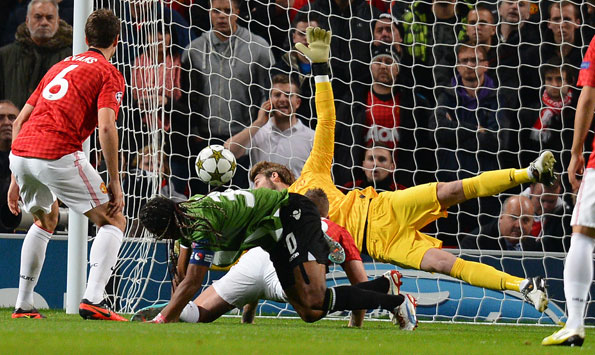 Alan (green shirt) scores Braga's opening goal against Manchester United