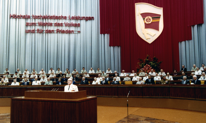 Erich Mielke spricht anlässlich des 35. Jahrestags der Einrichtung des Ministeriums für Staatssicherheit.