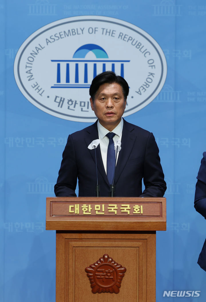 共に民主、「尹大統領支持率40％」と発表した韓国世論評判研究所を告発へ