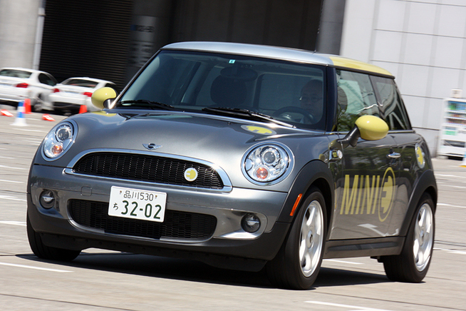   MINI E(ミニ・イー：電気自動車　実証実験用車両) 思わず「クゥッ！」とウナる爽快...