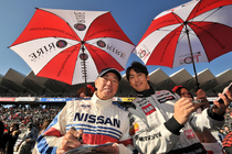 「NISMO FESTIVAL at FUJI SPEEDWAY 2010」 「Zの柳田」こと柳田春人さんと、息子の柳田真孝選手