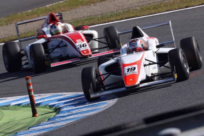 FIA-F4 ツインリンクもてぎ そもそもFIA-F4ってなに！？ みなさんお久しぶりです！レーシン...