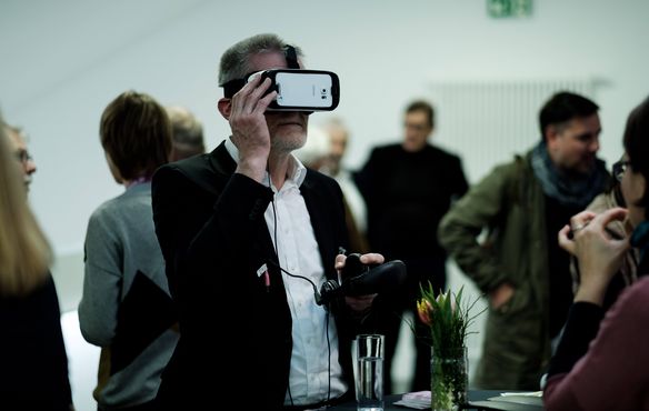 Neben den Vorträgen gab es Digitalisierung auch noch hautnah zu erleben - hier mit Virtual-Reality-Brillen.