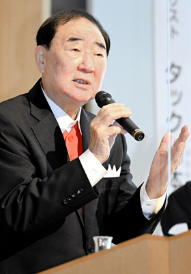 タック川本　氏