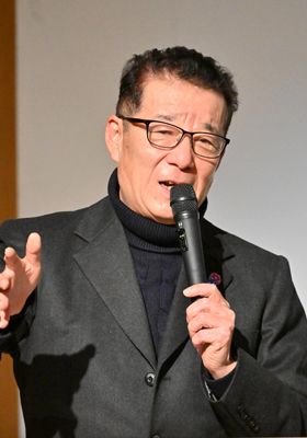 松井　一郎 氏