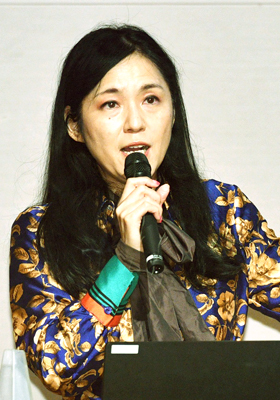 牛窪　恵　氏