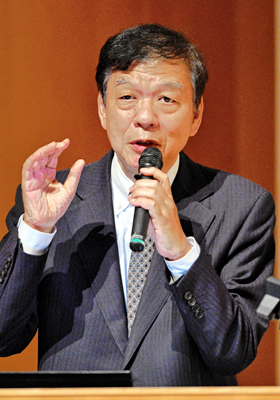 城本　勝　氏