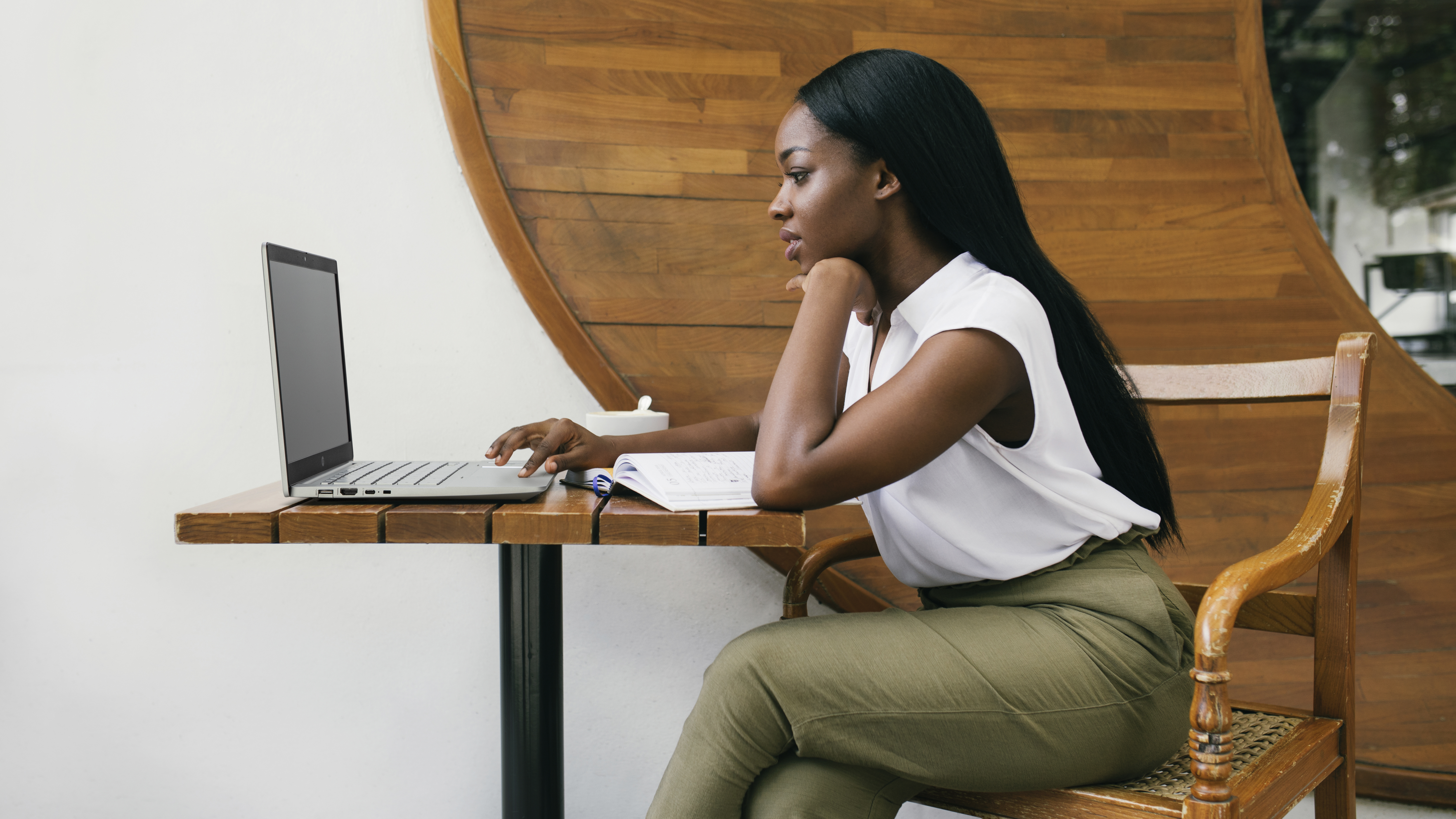 Lady looking at her laptop screen