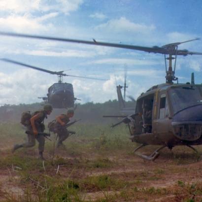 uh d helicopters in vietnam  image