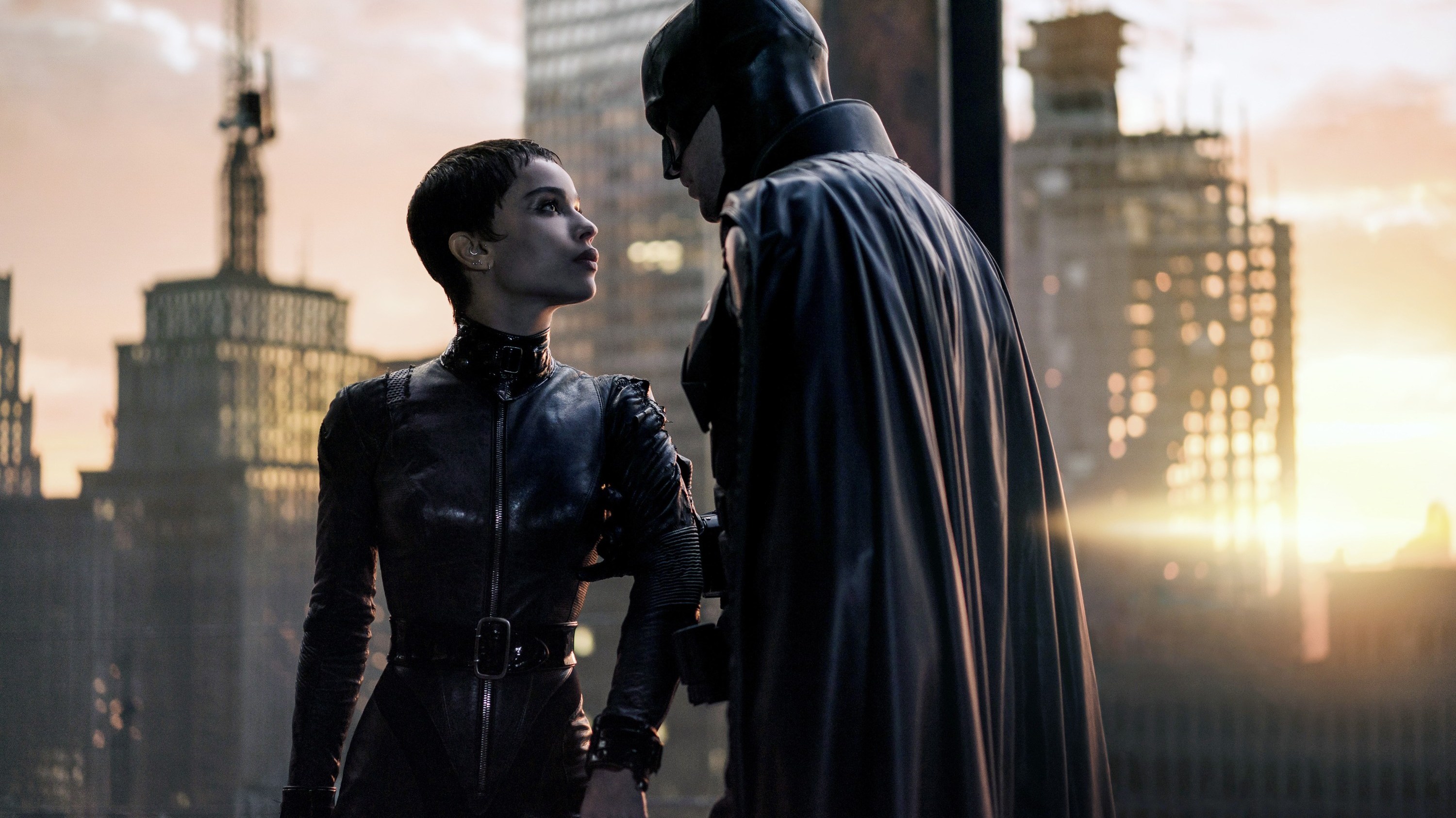 THE BATMAN, from left: Zoe Kravitz as Selina Kyle / Catwoman, Robert Pattinson as Batman, 2022. ph: Jonathan Olley / © Warner Bros. / Courtesy Everett Collection