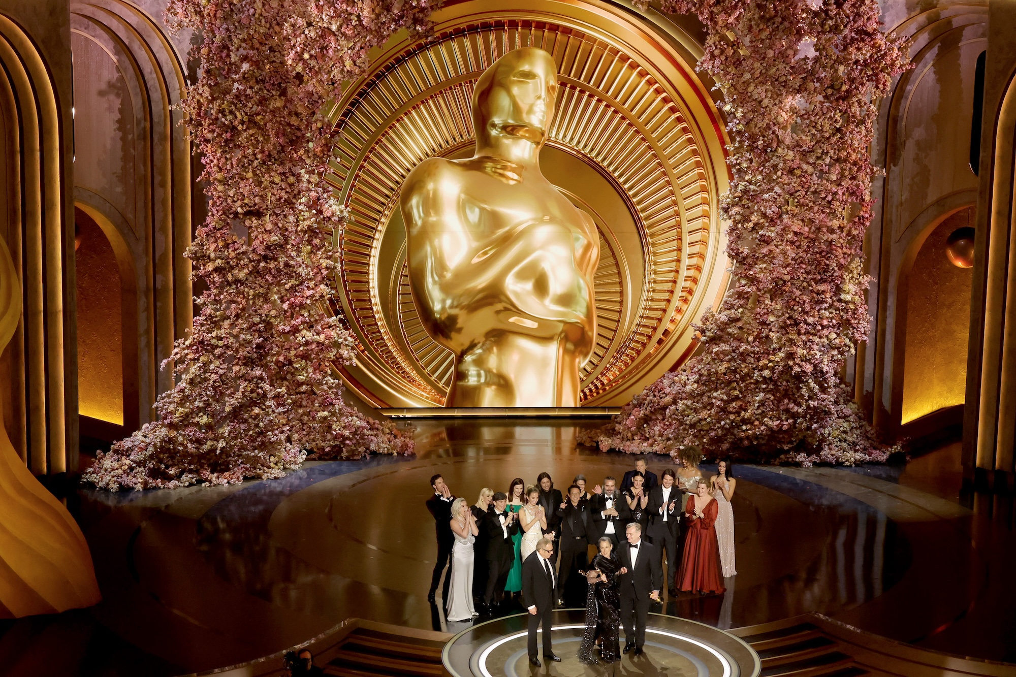 Jack Quaid, Florence Pugh, Ellen Mirojnick, Cillian Murphy, Emily Blunt, Ludwig Göransson, Charles Roven, Robert Downey Jr., Luisa Abel, Emma Thomas, Hoyte van Hoytema, Ruth De Jong, Christopher Nolan, Josh Hartnett, Ashley Everett and Claire Kaufman accept the Best Picture award for 'Oppenheimer' onstage during the 96th Annual Academy Awards.