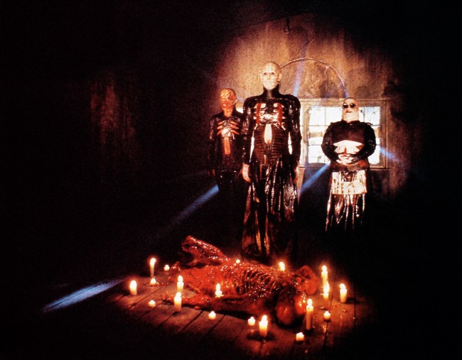 HELLRAISER, Doug Bradley (center), Simon Bamford (right), 1987. ©New World Pictures/courtesy Everett Collection