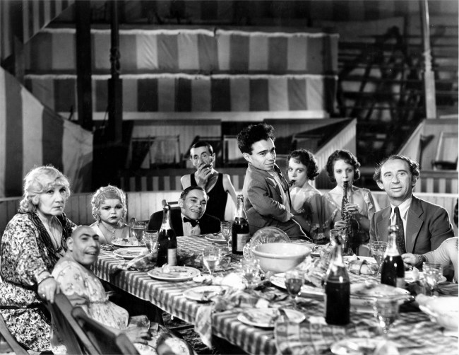 FREAKS, from left: Rose Dione, Schlitze, Diasy Earles, Johnny Eck, Peter Robinson, Angelo Rossitto, Daisy Hilton, Violet Hilton, Roscoe Ates, 1932