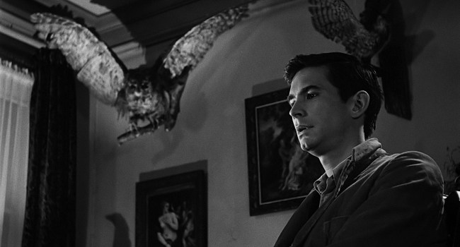 PSYCHO, Anthony Perkins, with taxidermied owl, 1960