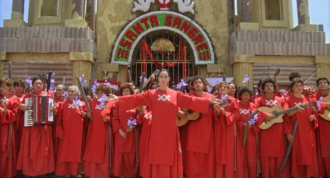 SANTA SANGRE, Blanca Guerra (center), 1989. © Republic Pictures / Courtesy Everett Collection